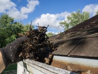 Cleaning,Gutters,Out